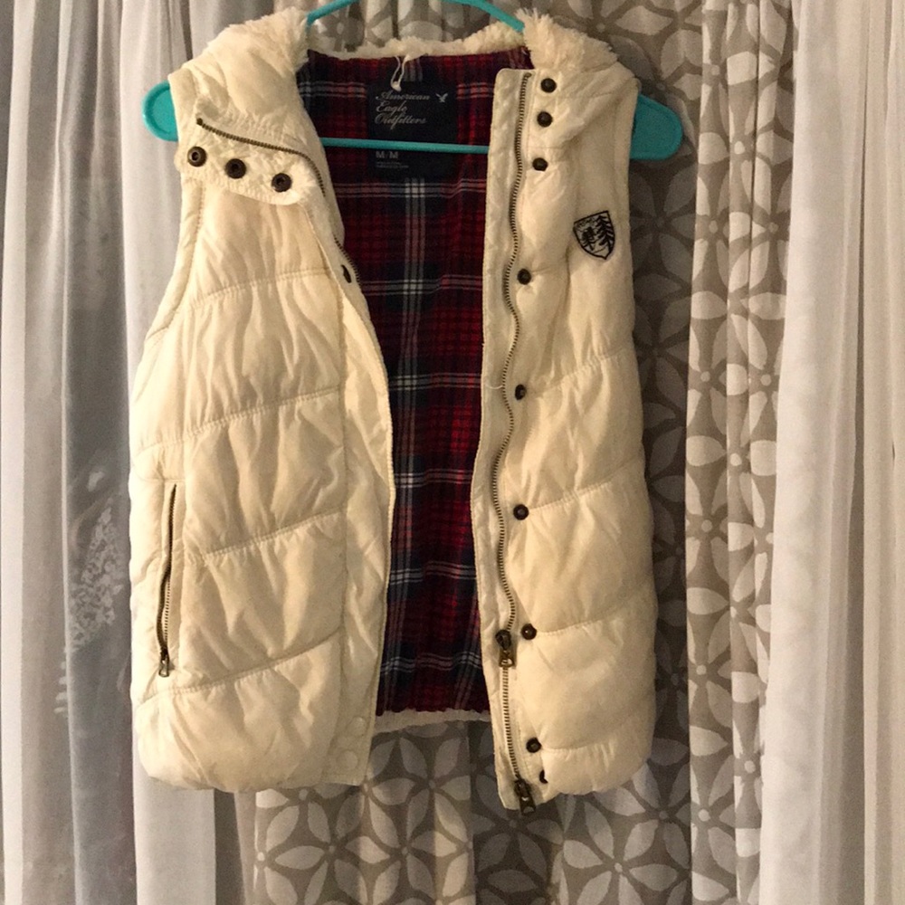 American eagle white puffer vest